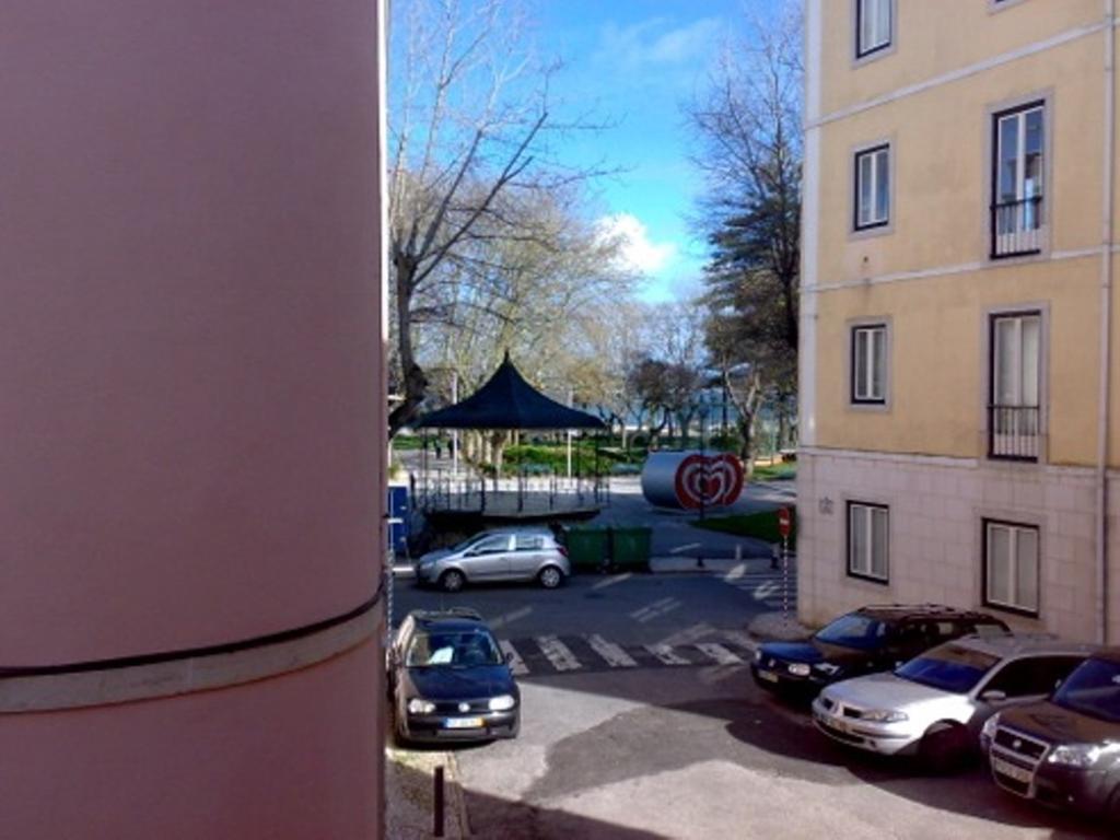Apartamento 1 Quarto, Com Patio, Em Frente Praia Paço de Arcos Εξωτερικό φωτογραφία